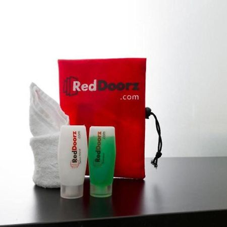 Reddoorz Plus @ Paal 2 Manado Bagian luar foto