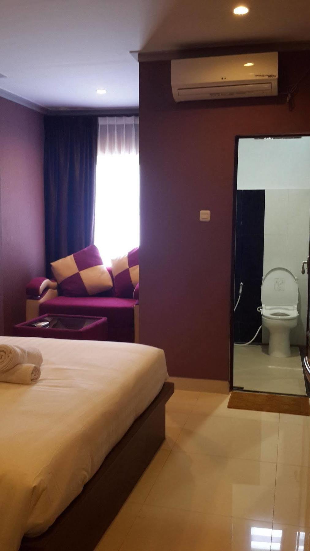 Reddoorz Plus @ Paal 2 Manado Bagian luar foto