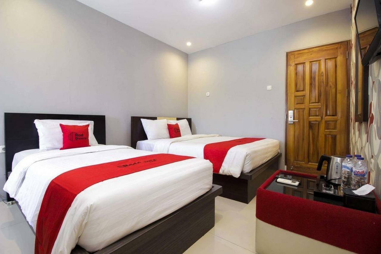 Reddoorz Plus @ Paal 2 Manado Bagian luar foto