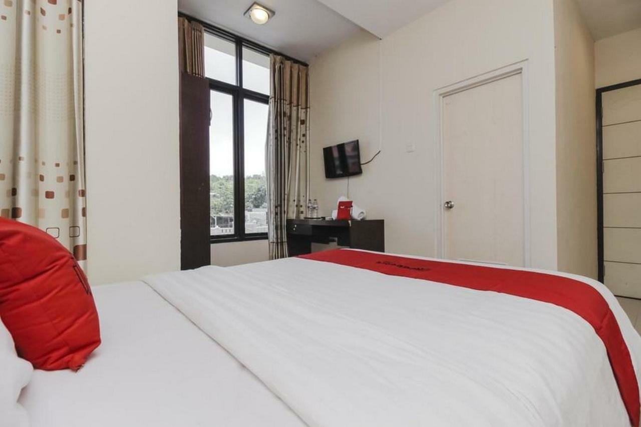Reddoorz Plus @ Paal 2 Manado Bagian luar foto