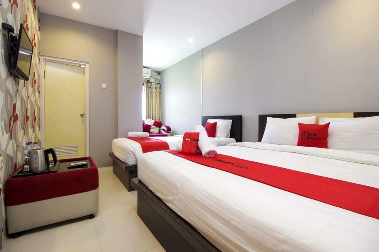 Reddoorz Plus @ Paal 2 Manado Bagian luar foto