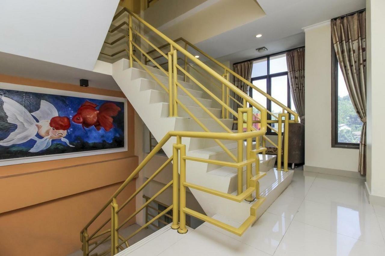 Reddoorz Plus @ Paal 2 Manado Bagian luar foto
