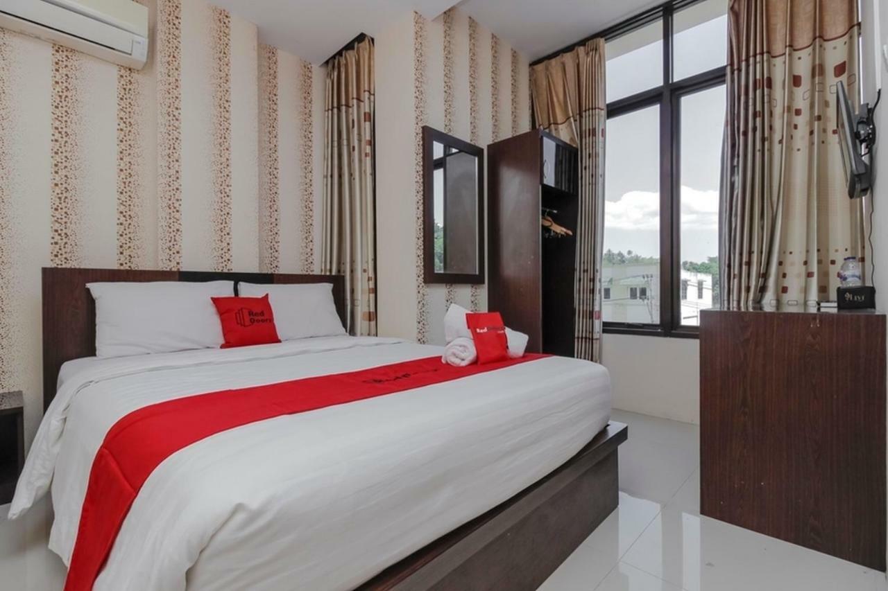 Reddoorz Plus @ Paal 2 Manado Bagian luar foto
