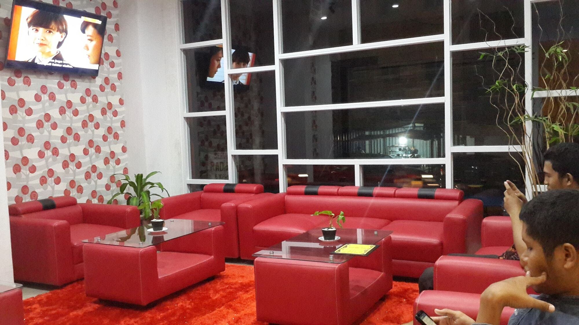Reddoorz Plus @ Paal 2 Manado Bagian luar foto