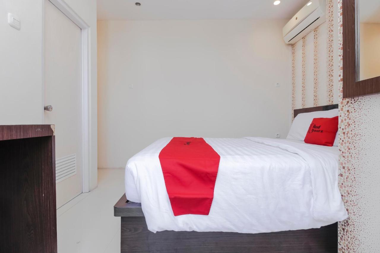 Reddoorz Plus @ Paal 2 Manado Bagian luar foto
