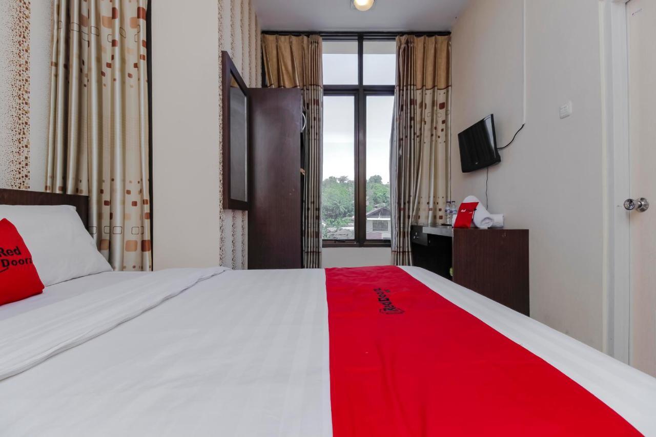 Reddoorz Plus @ Paal 2 Manado Bagian luar foto