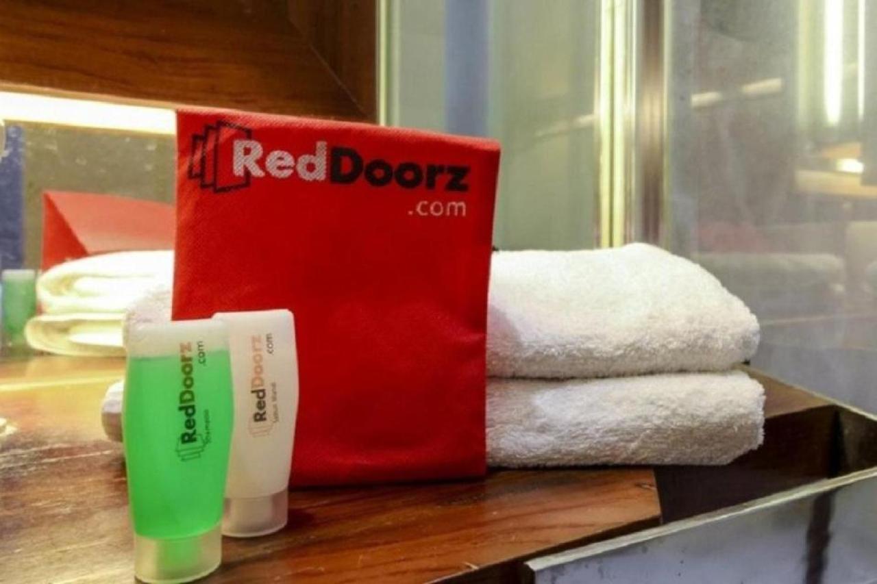 Reddoorz Plus @ Paal 2 Manado Bagian luar foto