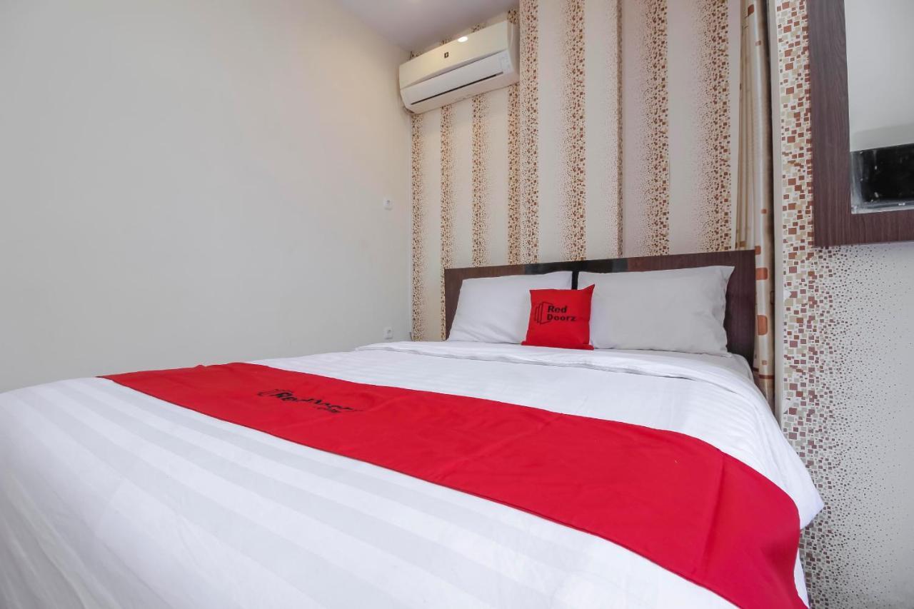 Reddoorz Plus @ Paal 2 Manado Bagian luar foto