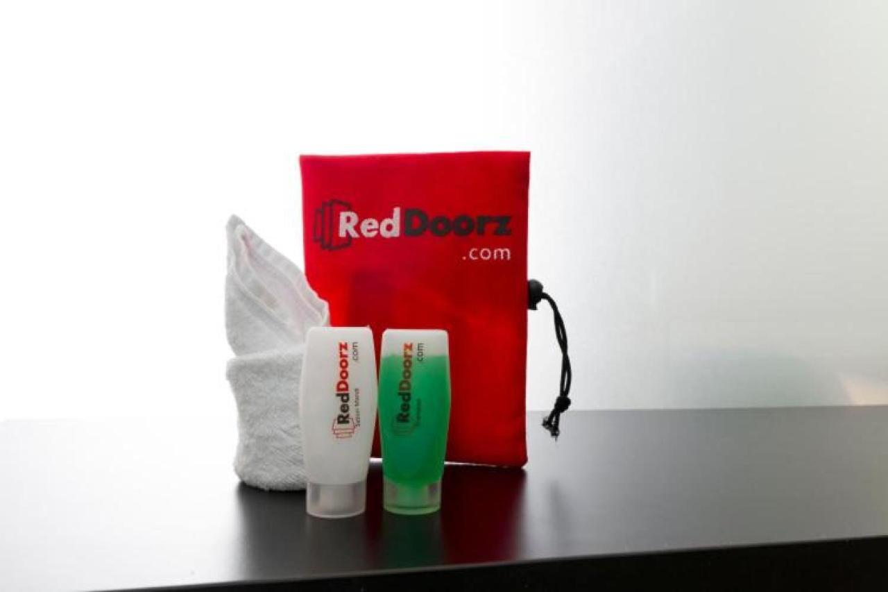 Reddoorz Plus @ Paal 2 Manado Bagian luar foto